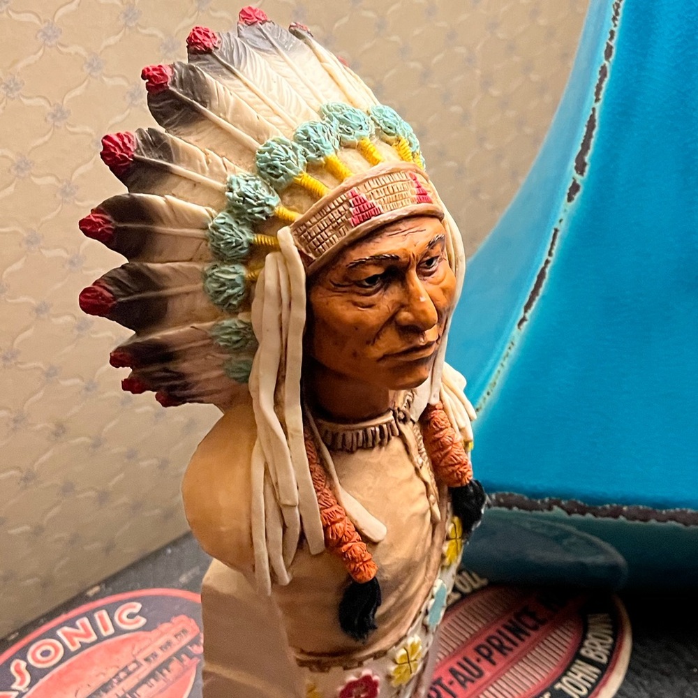 Castgana 1988 Native American Chief Bust Sculpture - Picture 5 of 11